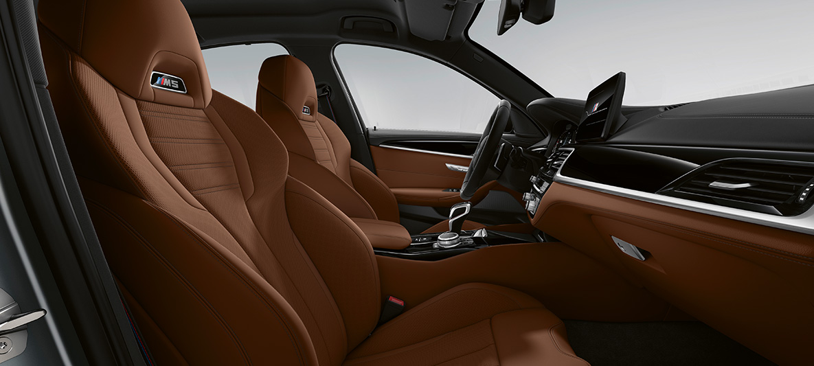BMW Individual BMW M5 Sedaan F90 2020, BMW Individuali täisnahkpolster 'Merino' Tartufo / must BMW Individual BMW M5 Sedaan F90 LCI Facelift 2020, BMW Individuali täisnahkpolster 'Merino' Tartufo / must salong
