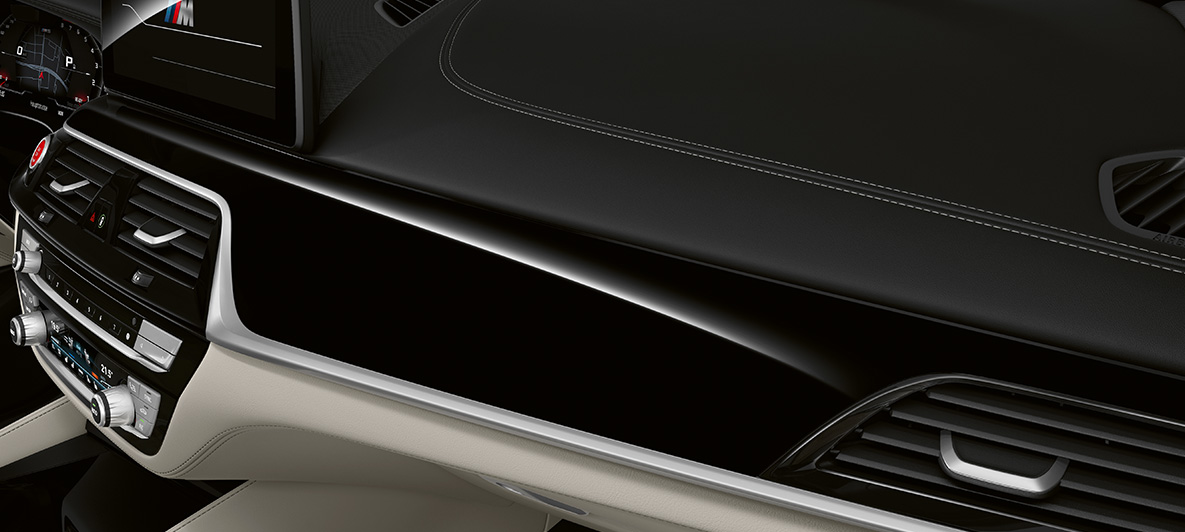 BMW Individual BMW M5 Sedaan F90 2020, BMW Individuali salongi dekoratiivliistud Piano Finish Black BMW Individual BMW M5 Sedaan F90 LCI Facelift 2020, BMW Individuali salongi dekoratiivliistud Piano Finish Black, salong