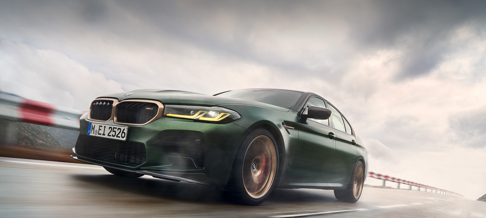 BMW M5 CS F90 2021, Frozen Deep Green metallik, kolm neljandikku eestvaade