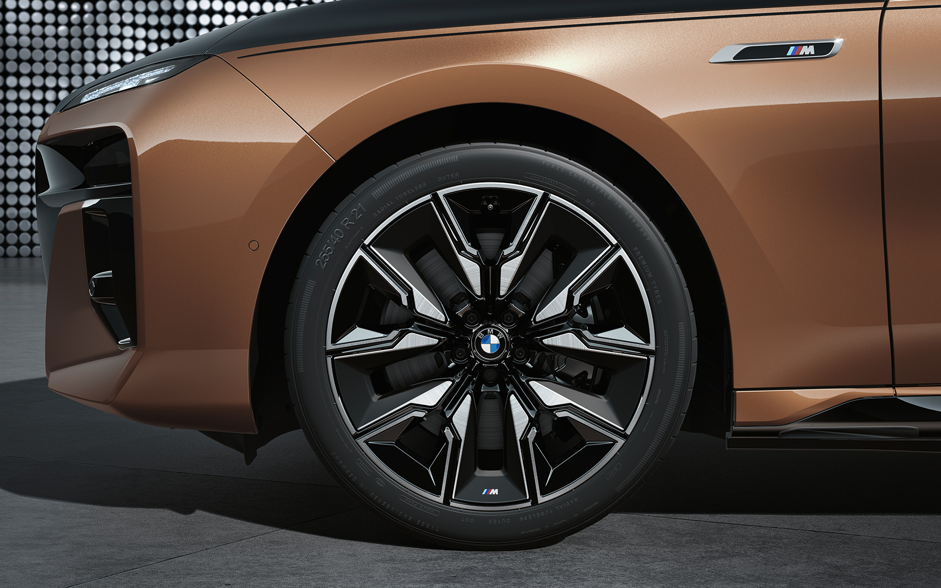 BMW i7 M70 xDrive Sedaan G70, 21-tollised M aerodünaamilised veljed 909 M Multicolour