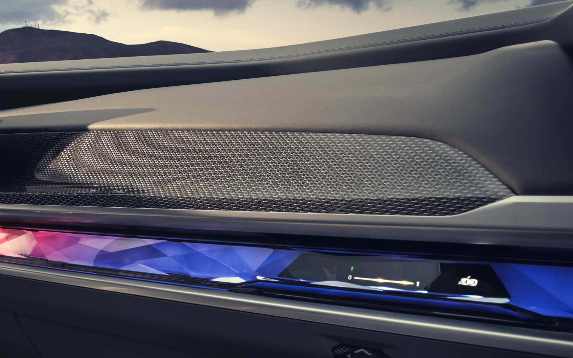 Salongi dekoratiivliistud M Carbon Fibre, BMW M760e xDrive Sedaan G70, lähivõte