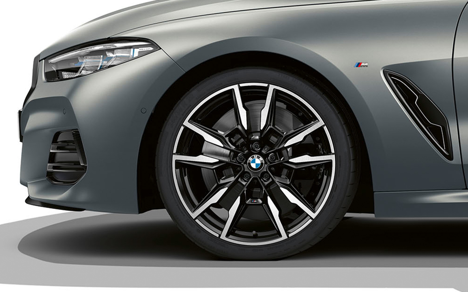 BMW M850i xDrive Cabrio G14 LCI Facelift 2022 BMW Individual Frozen Pure Grey metallik 20-tollised M-kergmetallveljed Double-spoke style 894 M, lähivaade