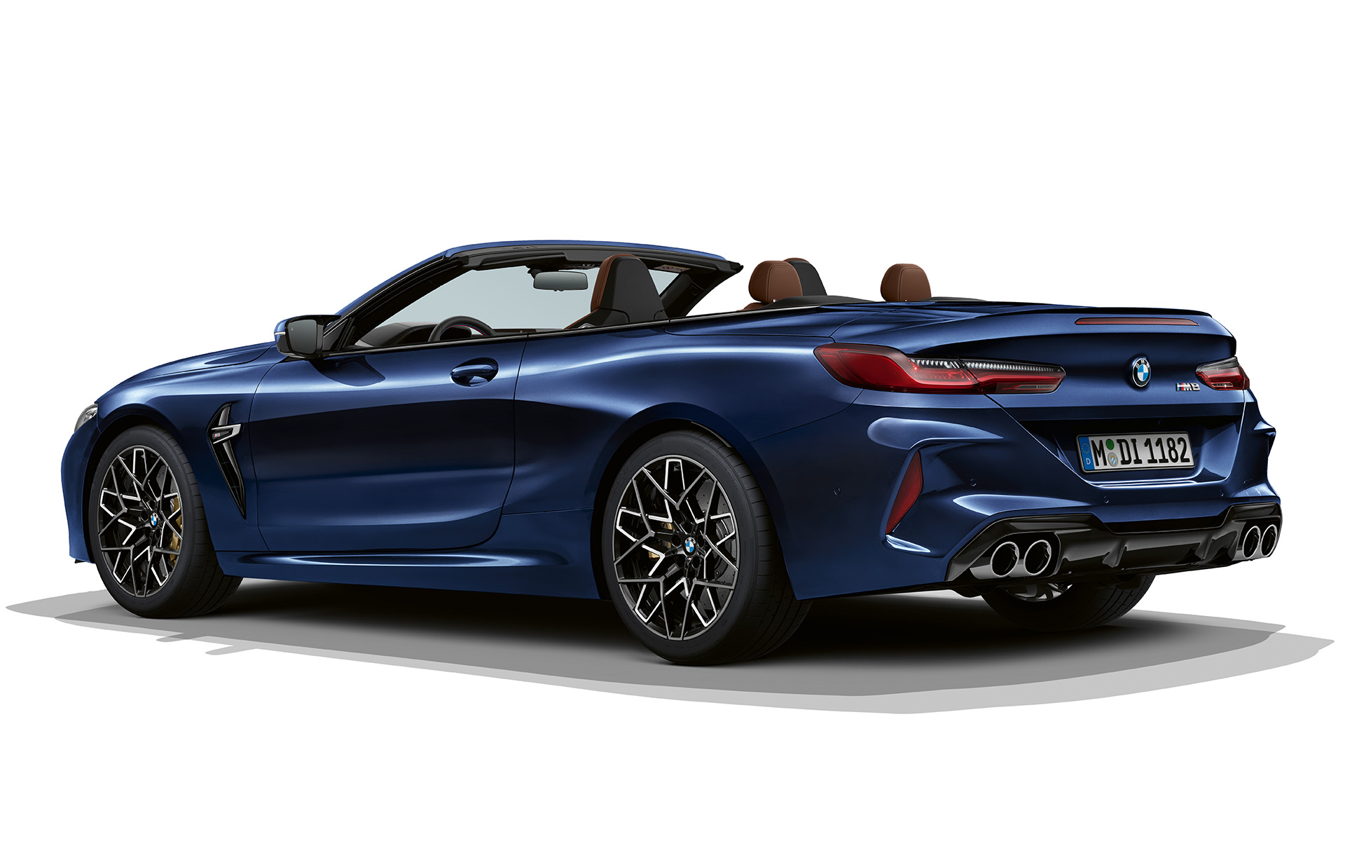 BMW M8 Cabrio F91 LCI Facelift 2022 BMW Individual Tanzanite Blue metallik kolm neljandikku tagantvaade