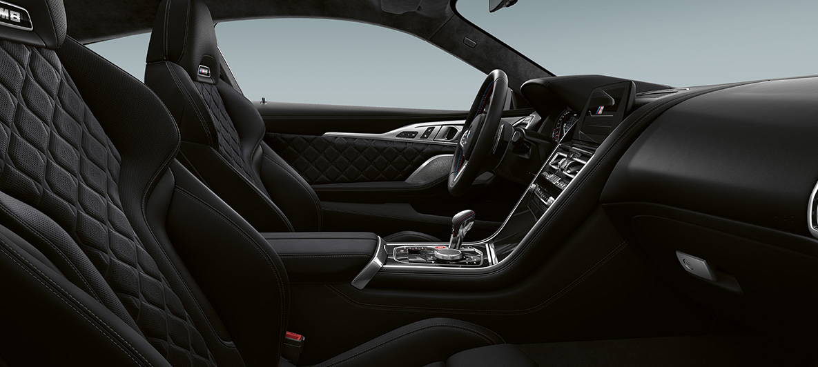 Peene tekstuuriga täisnahast 'Merino' | Black salong ja BMW Individuali salongiviimistlus Piano Finish Black. BMW M8 Competition Coupé, peene tekstuuriga täisnahast 'Merino' | Black salong ja BMW Individuali salongiviimistlus Piano Finish Black.