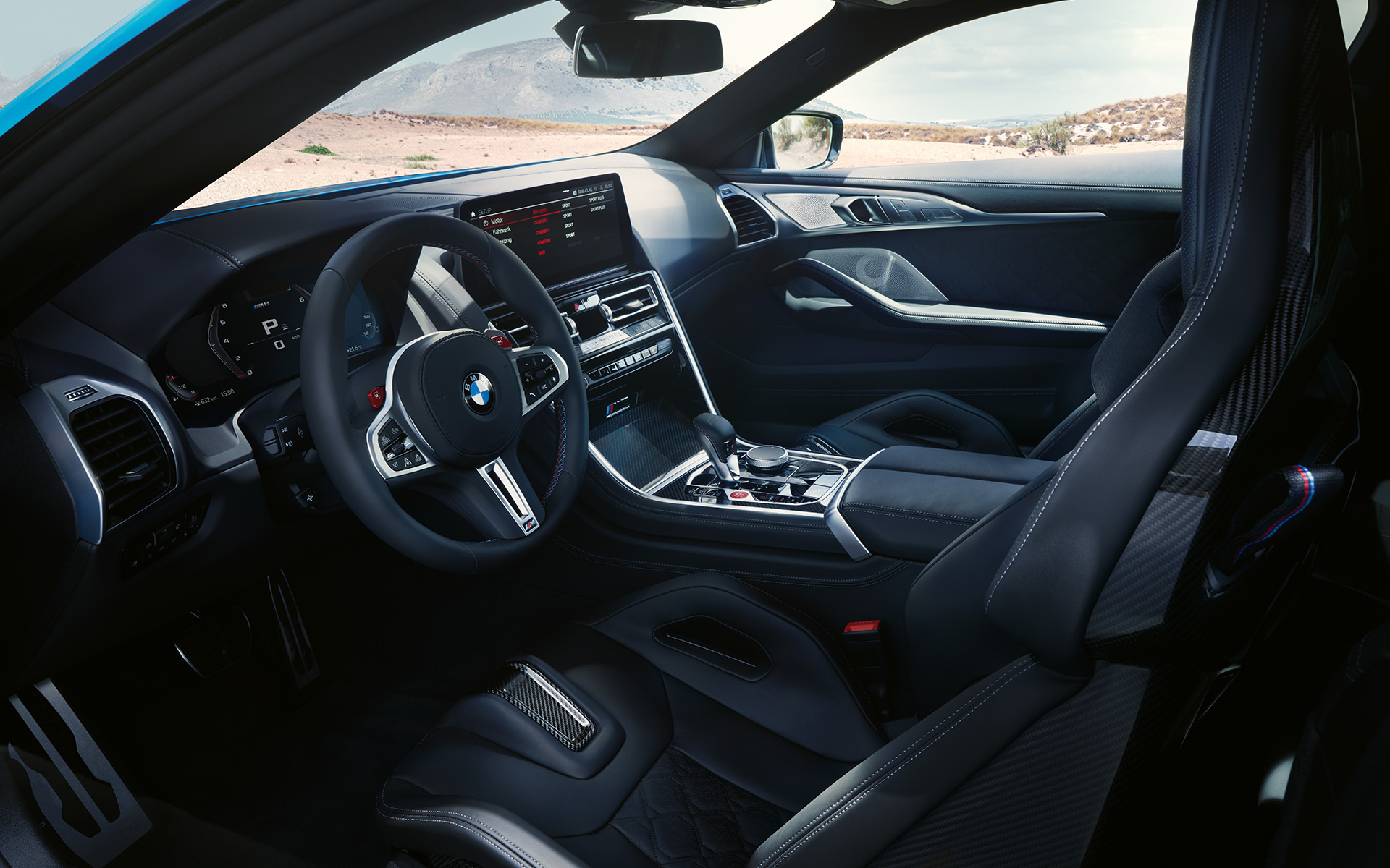 BMW M8 Competition Coupé F92 LCI Facelift 2022 salong, juhikoht, nahkkattega M-rool ja M Carbon korvistmed