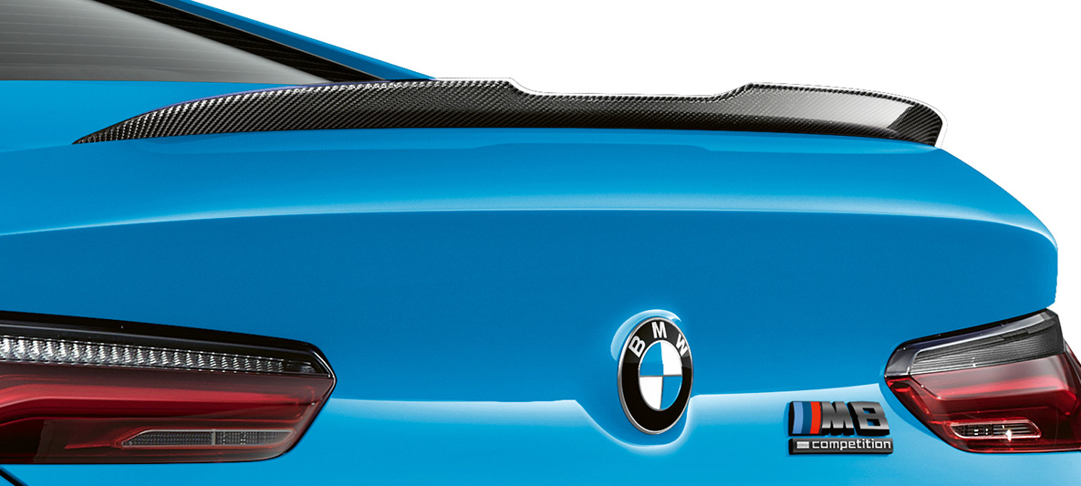 BMW M8 Competition Coupé F92 LCI Facelift 2022 Daytona Beach Blue uni, süsinikkiust tagaspoiler BMW M8 Competition Coupé F92 LCI Facelift 2022 Daytona Beach Blue uni M Carbon kerepakett, süsinikkiust tagaspoiler, lähivaade