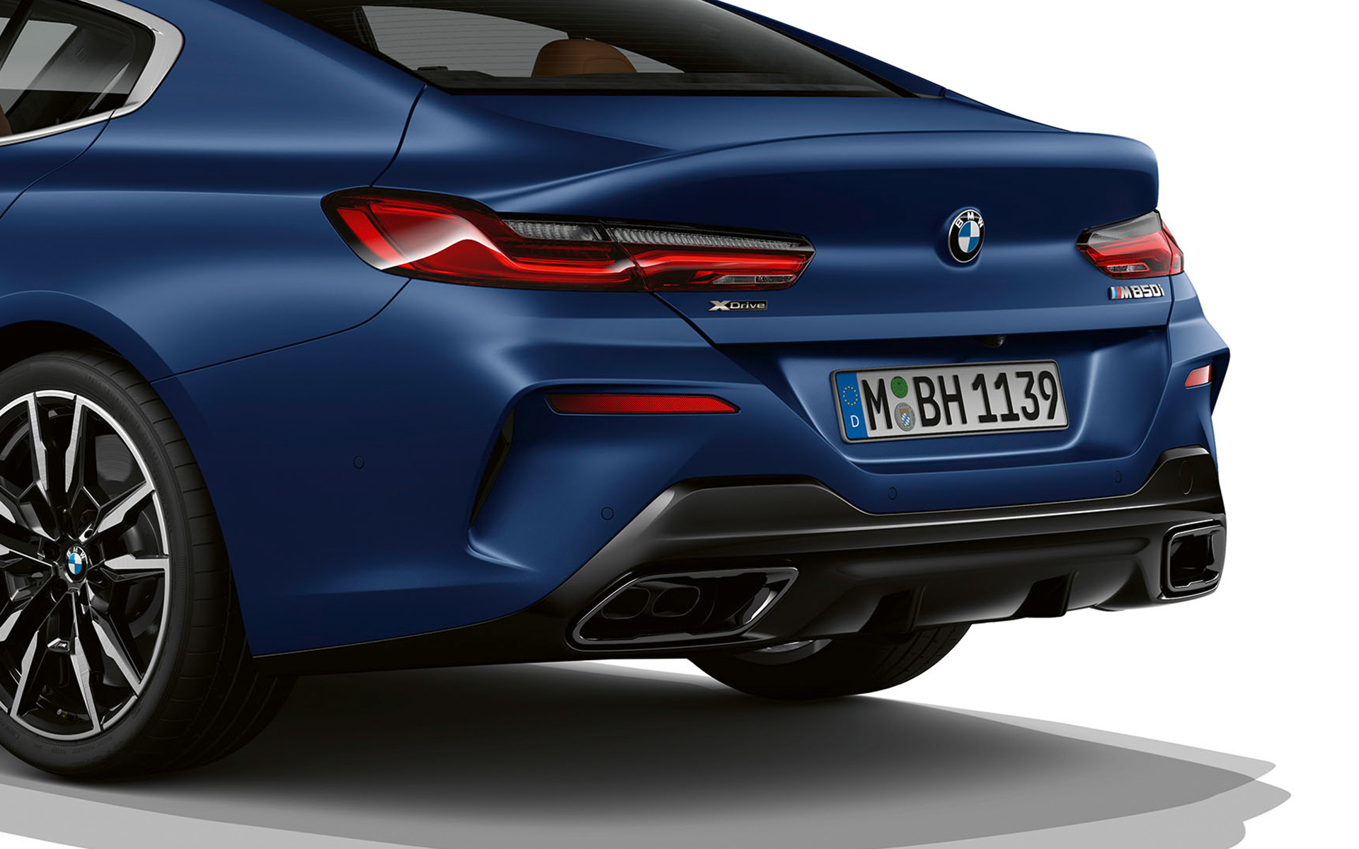 BMW M850i xDrive Gran Coupé G16 LCI Facelift 2022 kolm neljandikku tagantvaade BMW M850i xDrive Gran Coupé G16 LCI Facelift 2022 kolm neljandikku tagantvaade, tagaosa detailselt
