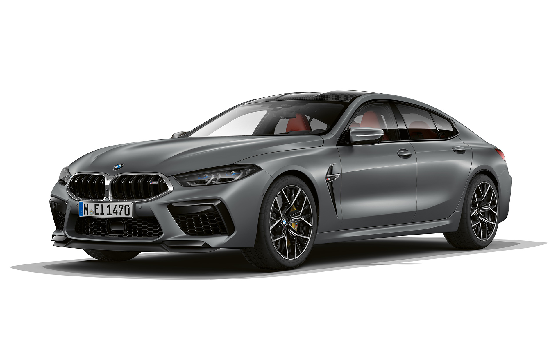 Kolm neljandikku eestvaade, BMW M8 Gran Coupé F93 LCI Facelift 2022 BMW M8 Gran Coupé F93 LCI Facelift 2022, BMW Individual Frozen Pure Grey metallik, kolm neljandikku eestvaade