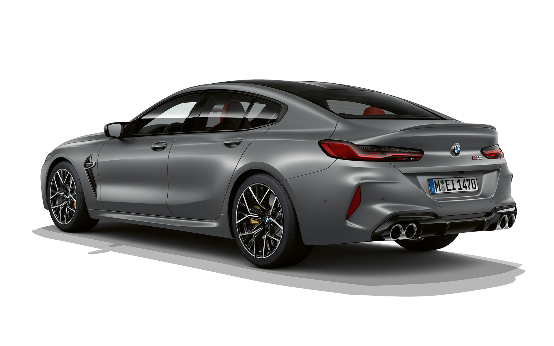 Kolm neljandikku tagantvaade, BMW M8 Gran Coupé F93 LCI Facelift 2022 BMW M8 Gran Coupé F93 LCI Facelift 2022, BMW Individual Frozen Pure Grey metallik, kolm neljandikku tagantvaade