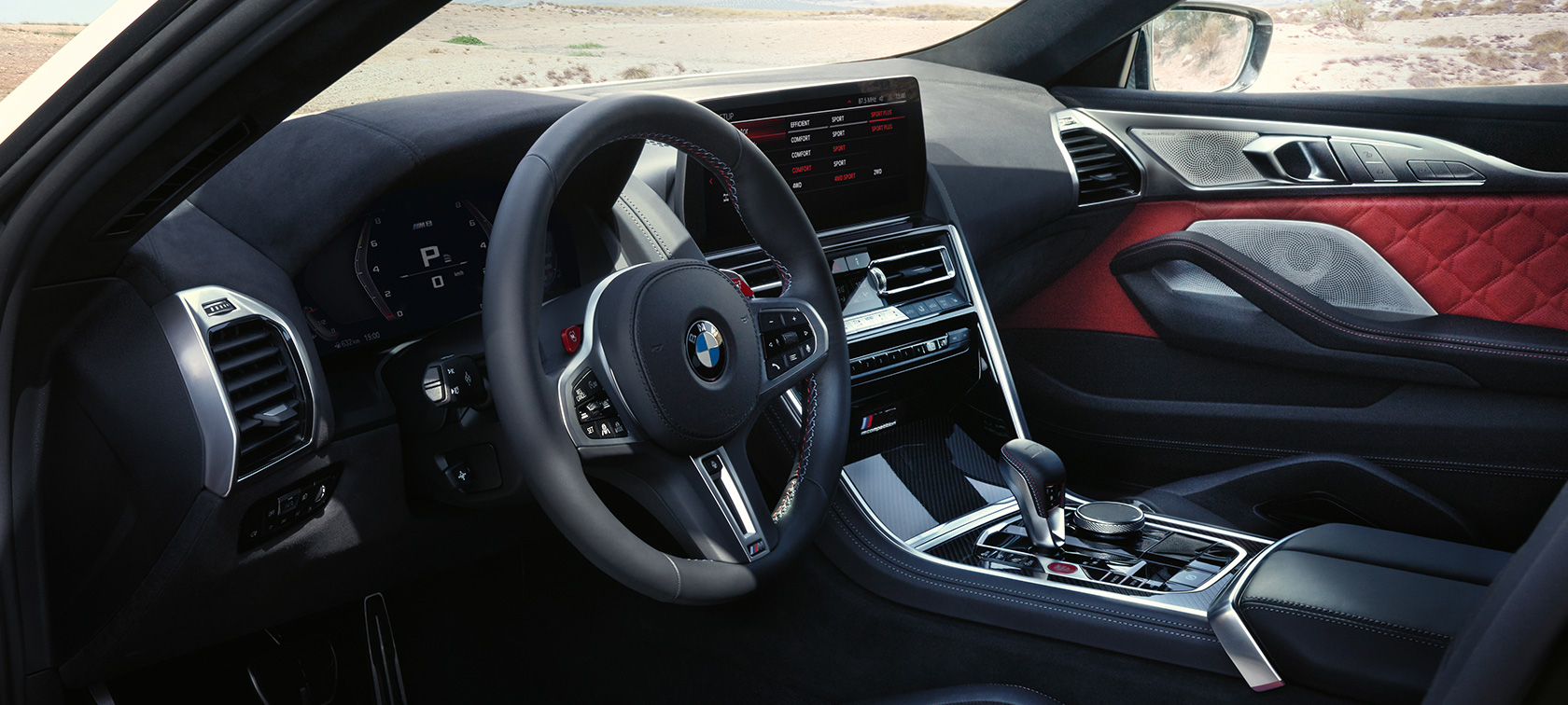 BMW M8 Competition Gran Coupé F93 LCI Facelift 2022 juhikoht, keskpaneeli ekraan BMW M8 Competition Gran Coupé F93 LCI Facelift 2022 juhikoht, keskpaneeli ekraan