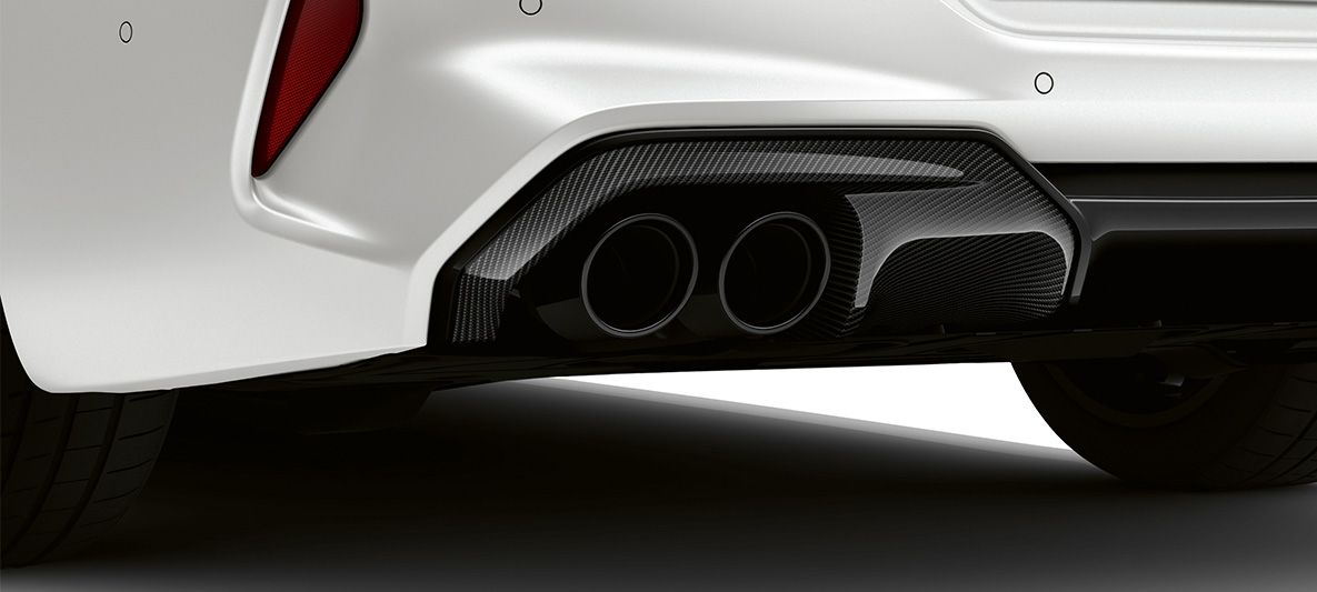 BMW M8 Competition Gran Coupé F93 LCI Facelift 2022, M Carbon kerepakett, tagaspoiler BMW M8 Competition Gran Coupé l F93 LCI Facelift 2022 BMW Individual Frozen Brilliant White metallik M Carbon kerepakett, süsinikkiust tagaspoiler, lähivaade