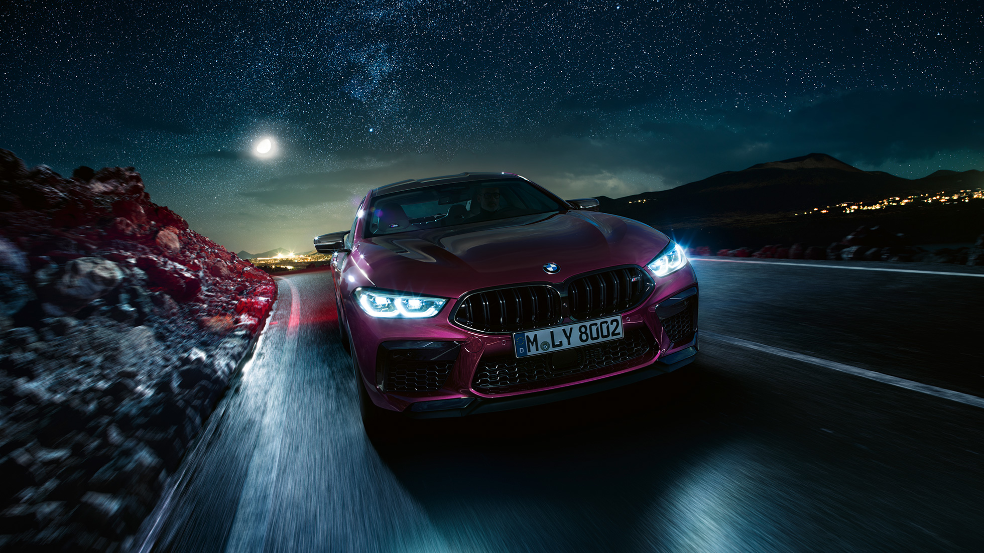 BMW M8 Competition Gran Coupé eestvaade sõites BMW M8 Competition Gran Coupé F93 2020 BMW Individual Ametrine metallik, eestvaade sõites