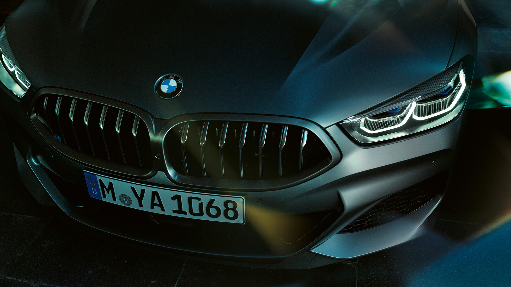 BMW M850i xDrive Gran Coupé, neerukujuline iluvõre BMW M850i xDrive Gran Coupé G16 2019 BMW Individual Frozen Bluestone metallik neerukujuline iluvõre, eestvaade lähedalt