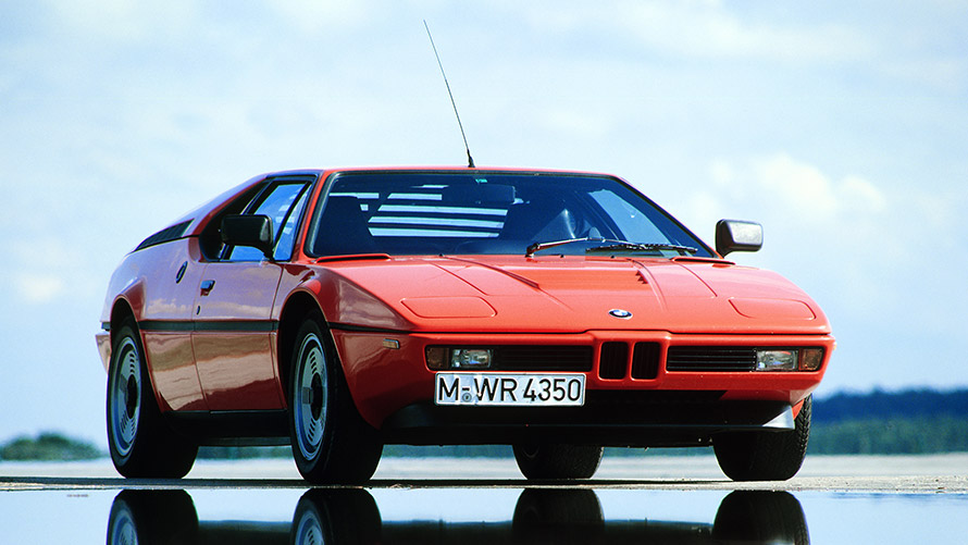 BMW M1 E26 kolm neljandikku eestvaade, seismas BMW M-seeria BMW M1 E26 kolm neljandikku eestvaade, seismas