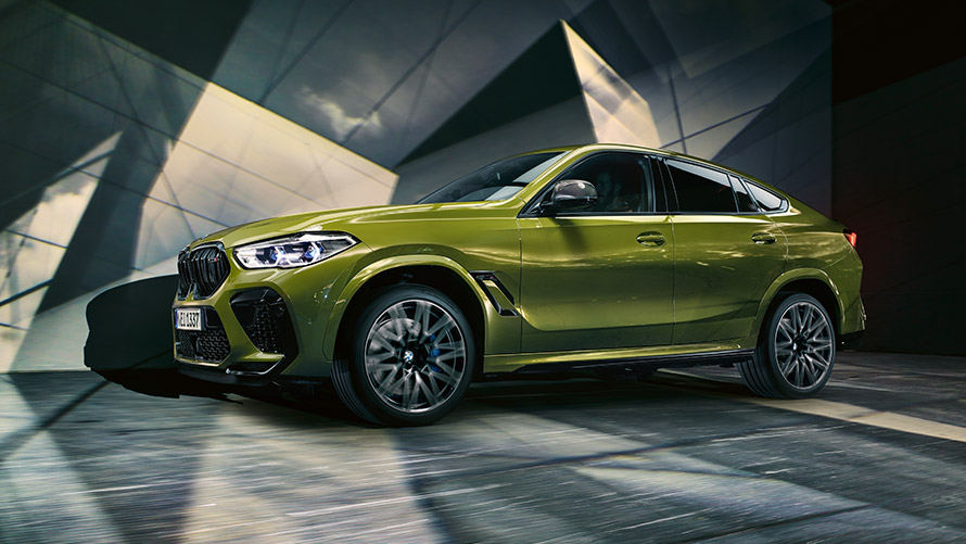 BMW X6 M F96 kolm neljandikku külgvaade, seismas BMW M-seeria BMW X6 M F96 kolm neljandikku külgvaade, seismas