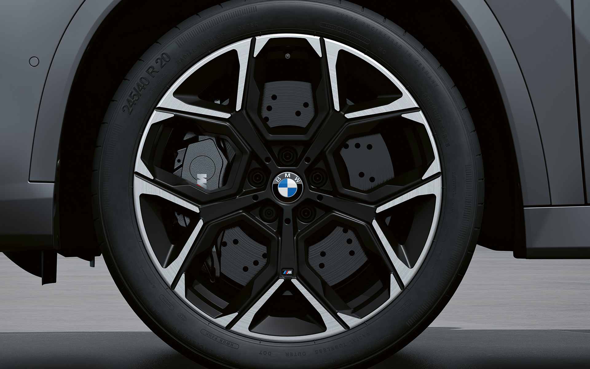 BMW X1 M35i xDrive, kergmetallveljed BMW X1 M35i xDrive, välisilme, kergmetallveljed