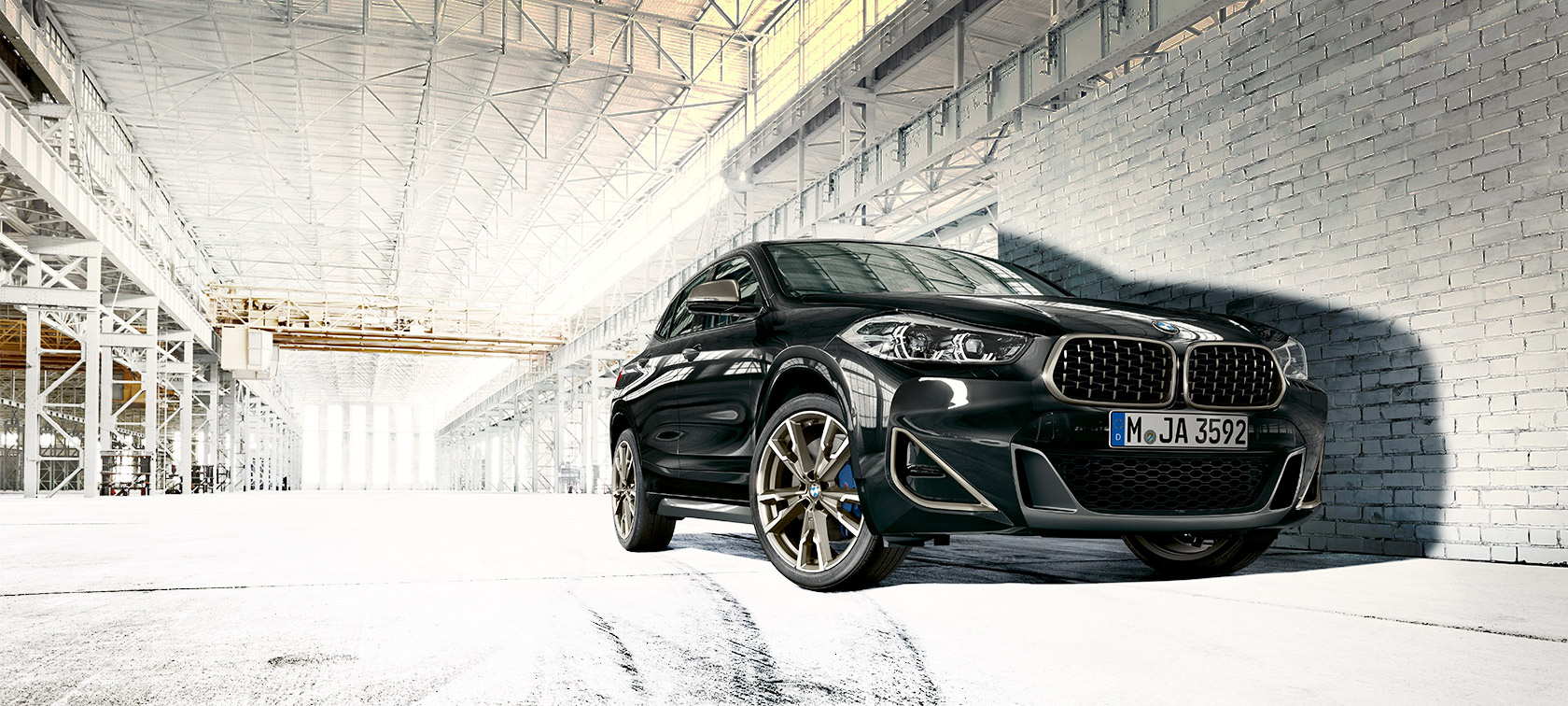 BMW X2 M35i (F39), Sapphire Black metallik, madal võttenurk