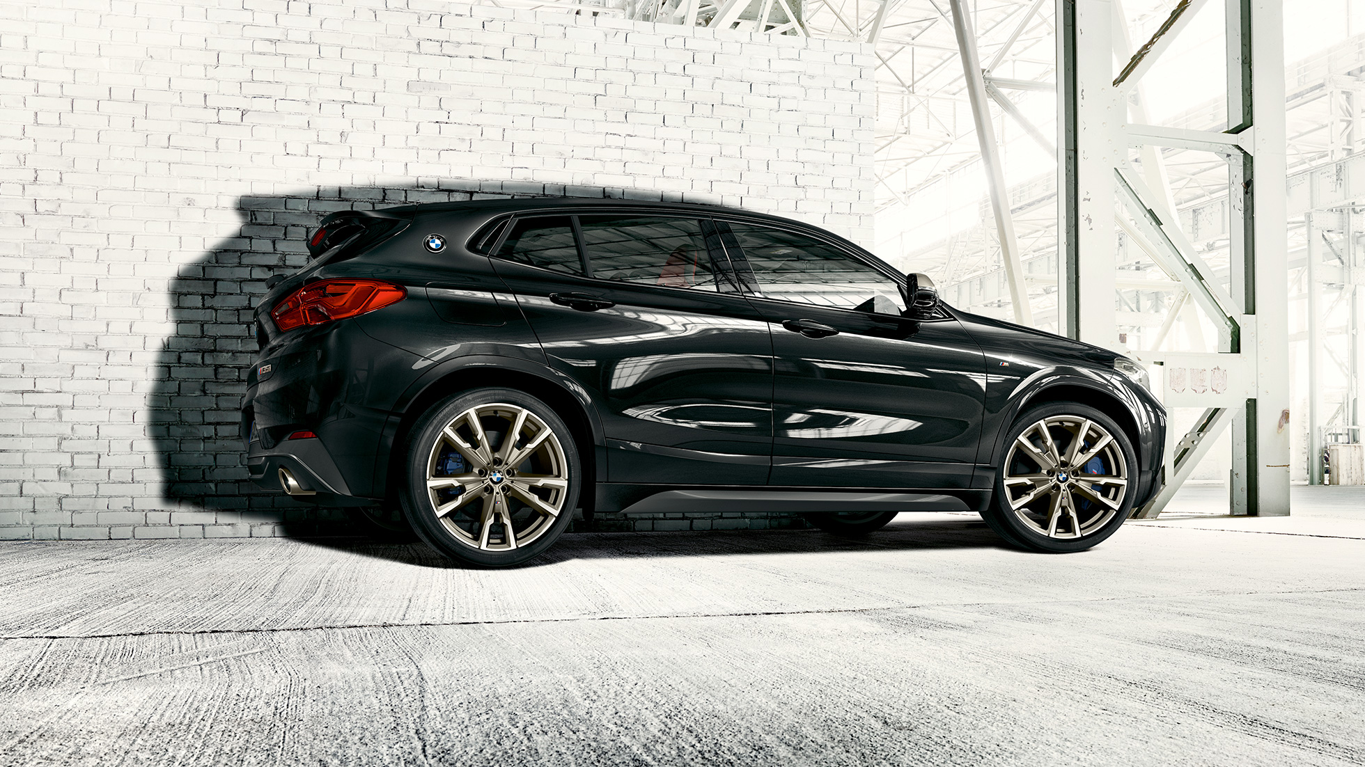 BMW X2 M35i välisilme BMW X2 M35i F39, Sapphire Black metallik, külgvaade