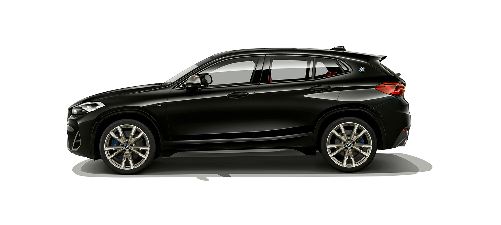 BMW X2 F39, külgvaade BMW X2 2018 F39 Sapphire Black metallik, külgvaade