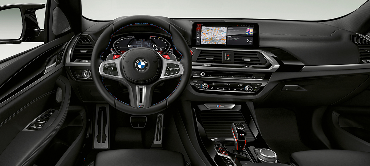 BMW X3 M, nahkkattega M-rool. BMW X3 M, salong, kabiin, nahkkattega M-rool koos spetsiaalsete M-kontrastõmblustega.