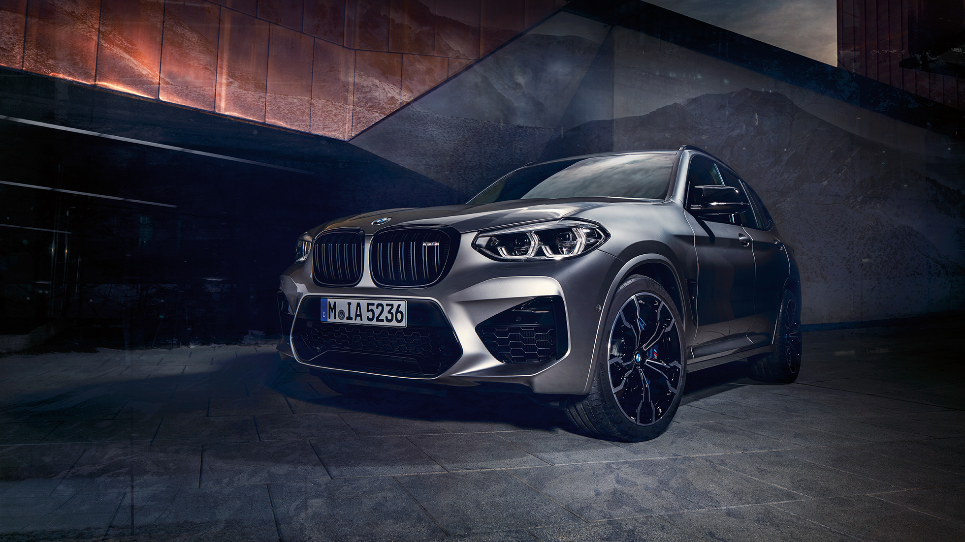 BMW X3 M Competition, kolm neljandikku eestvaade. Donington Grey metallikvärvi BMW X3 M Competition, välisilme, kolm neljandikku eestvaade.