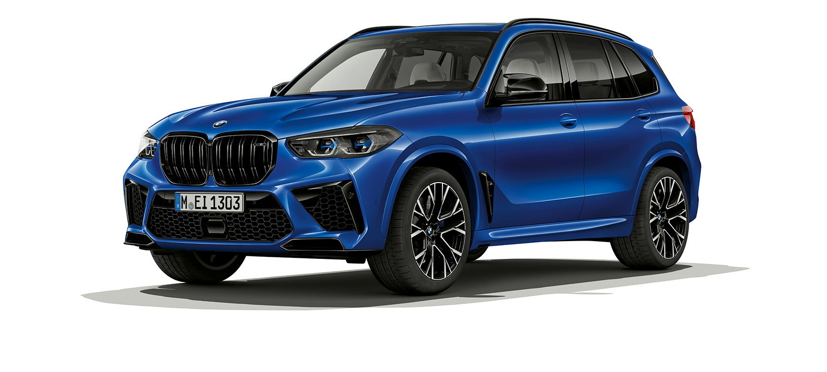 BMW X5 M Competition, kolm neljandikku külgvaade BMW X5 M Competition F95 2020 toonis Marina Bay Blue metallik, 3/4 külgvaade