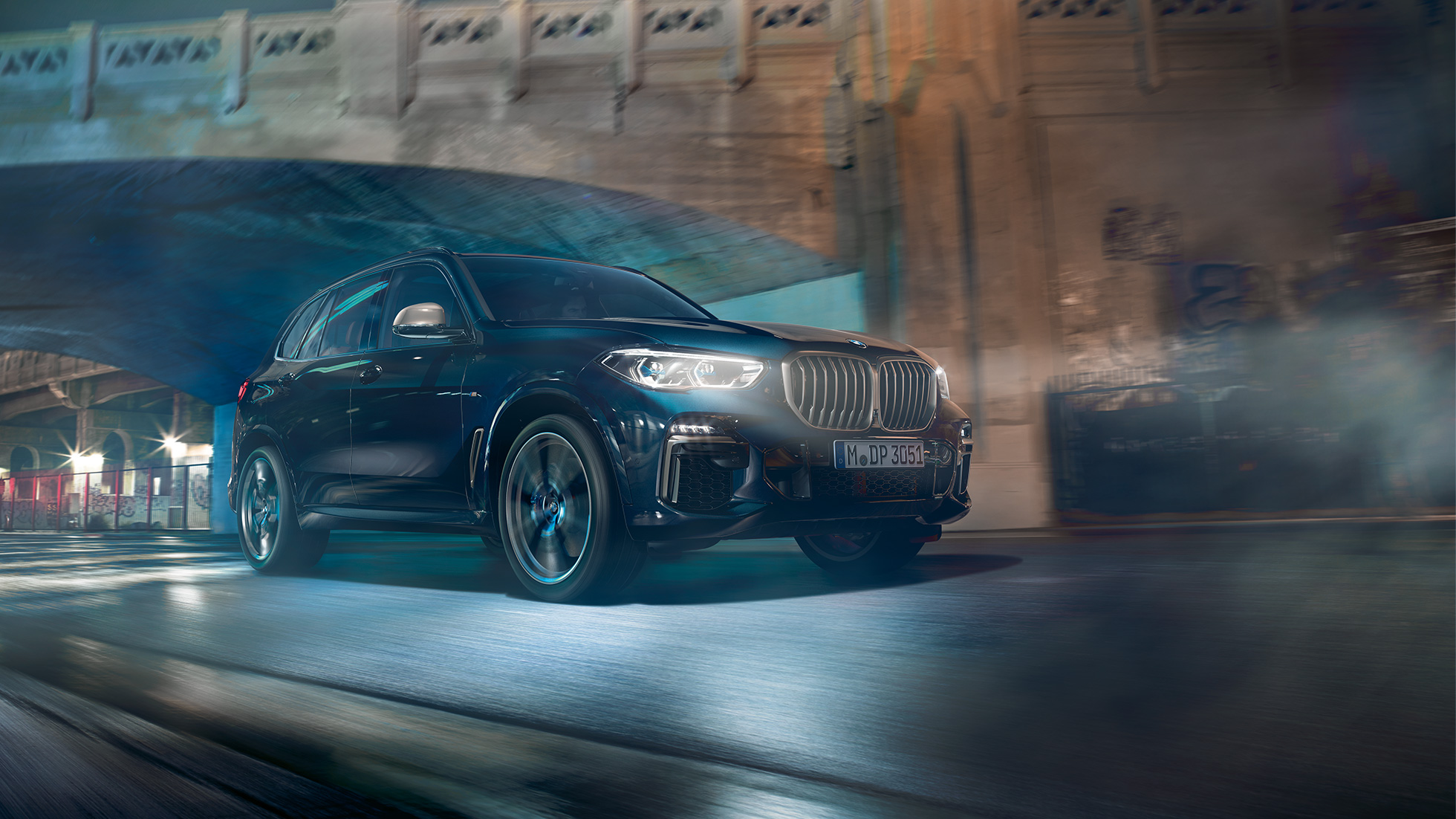 BMW X5 M50i koos M TwinPower Turbo kaheksasilindrilise bensiinimootoriga BMW X5 M50i koos M TwinPower Turbo kaheksasilindrilise bensiinimootoriga, G05, toonis Carbon Black metallik, 3/4 külgvaade