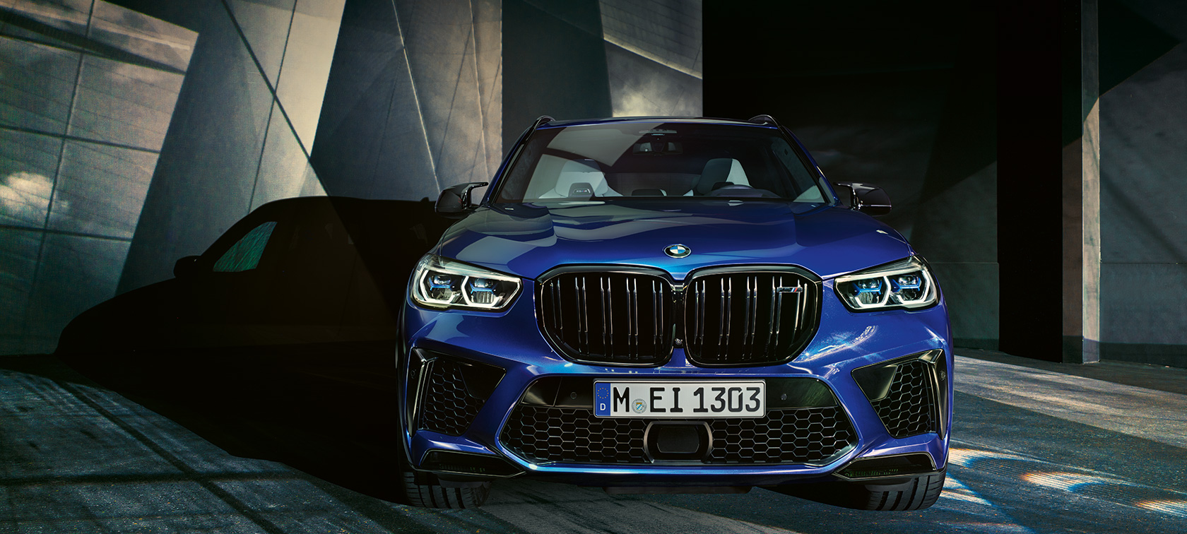 BMW X5 M Competition F95 eestvaade BMW X5 M Competition toonis Marina Bay Blue metallik F95 2020 eestvaade