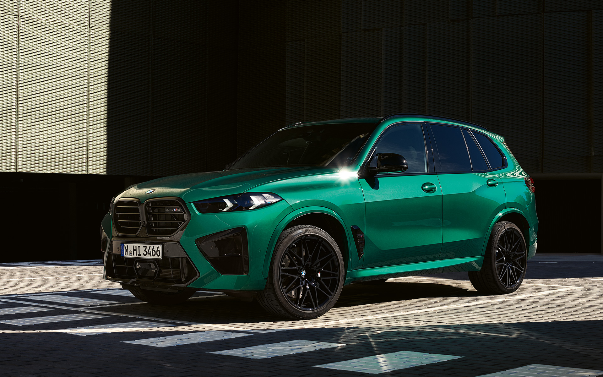 BMW X5 M Competition F95 2023, Shadow Line M-tuled, adaptiivsed LED-esituled
