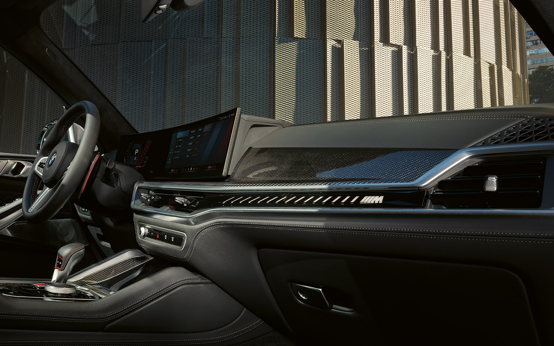 BMW X5 M Competition F95 2023, modernne ja elegantne armatuurlaud