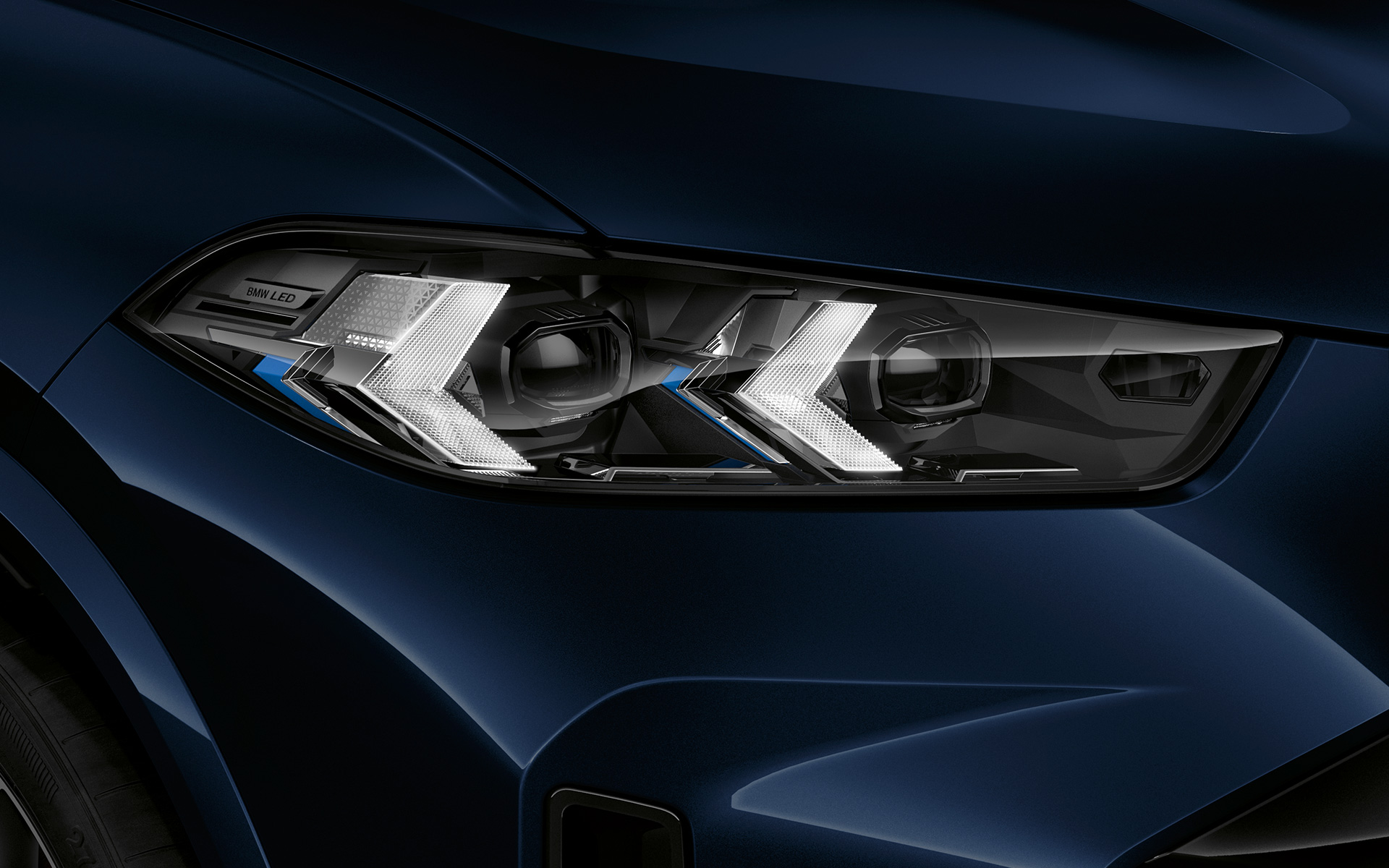 BMW X5 M60i xDrive G05 MP, esituled, lähivõte