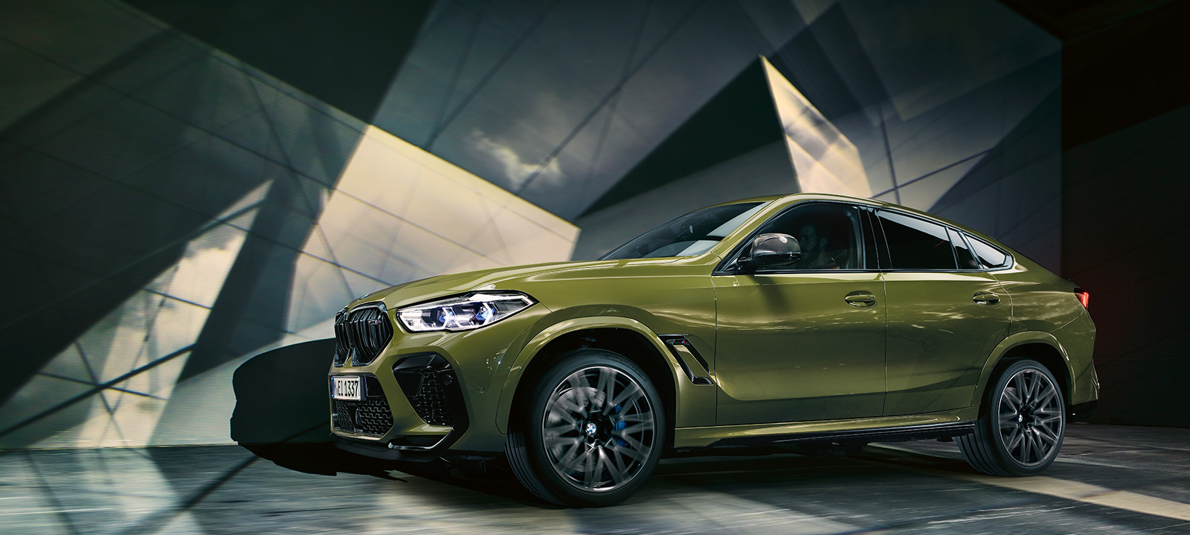 Uhiuued BMW X6 M mudelid Uhiuued BMW X6 M mudelid toonis BMW Individual Special Paint Urban Green F96 2020