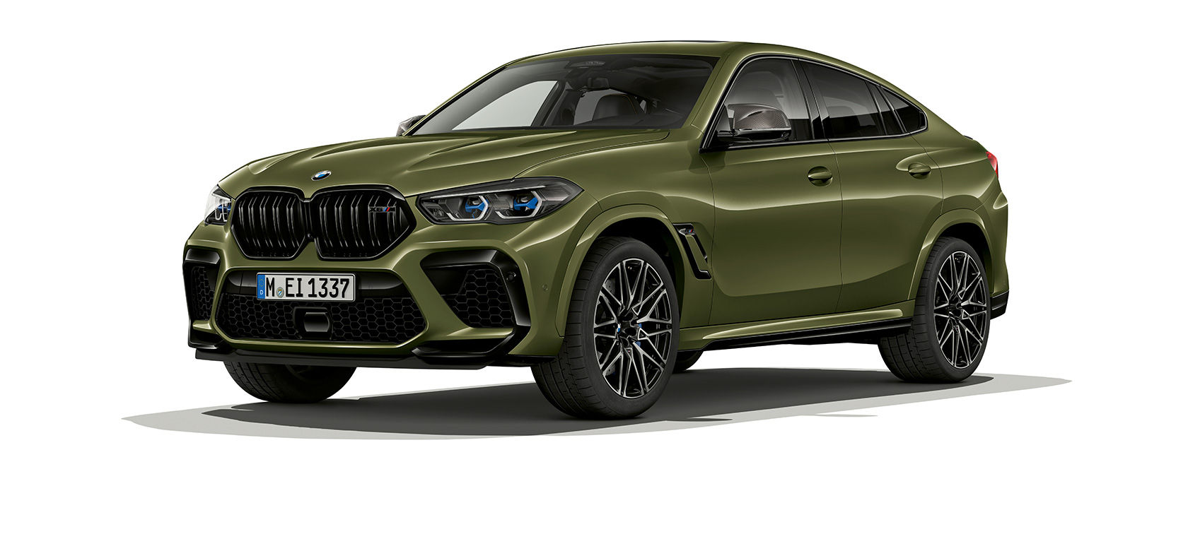 BMW X6 M Competition, kolm neljandikku külgvaade, F96 BMW X6 M Competition F96 2020, maastur toonis BMW Individual Special Paint Urban Green, kolm neljandikku külgvaade