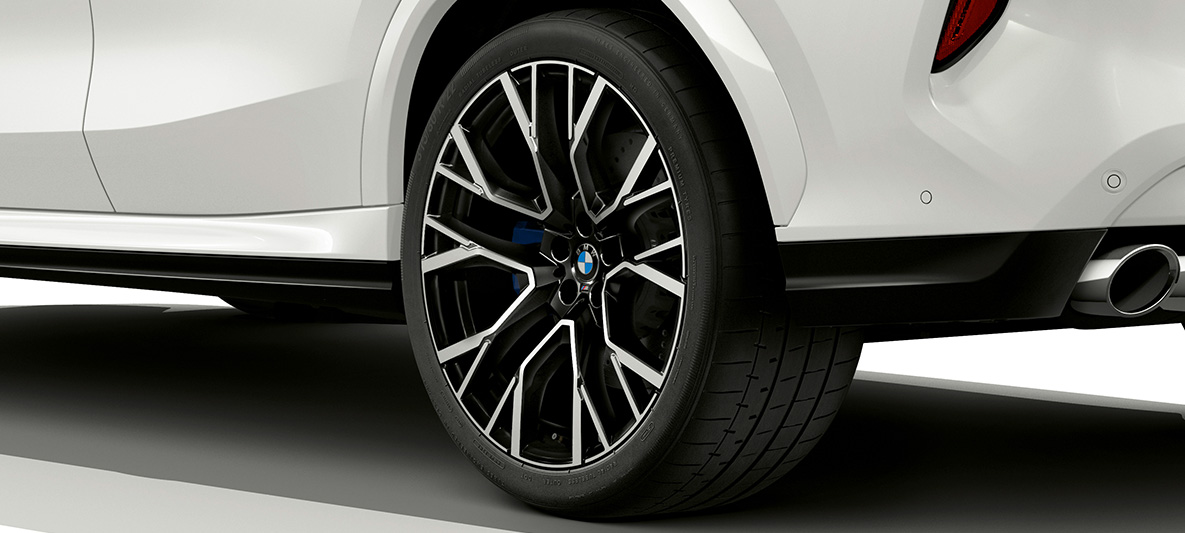 21-tollised M-kergmetallveljed toonis Bicolor Orbitgrey, BMW X6 M F96 21-tollised M-kergmetallveljed toonis Bicolor Orbitgrey, BMW X6 M F96 2020, maastur, lähivaade