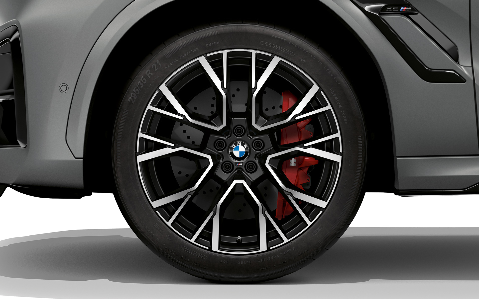 BMW X6 M Competition F96, mustad 21-/22-tollised M-kergmetallveljed Star spoke 818 M BMW X6 M Competition F96 2023, mustad 21-/22-tollised M-kergmetallveljed Star spoke 818 M