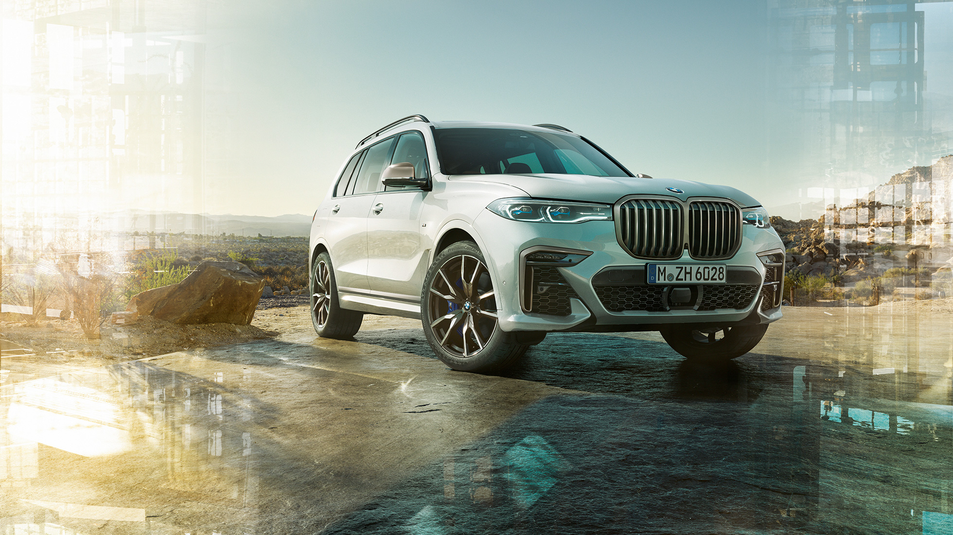 BMW X7 M-mudel, 3/4 eestvaade BMW X7 M-mudel toonis Mineral White, paigal, 3/4 eestvaade, G07, 2019