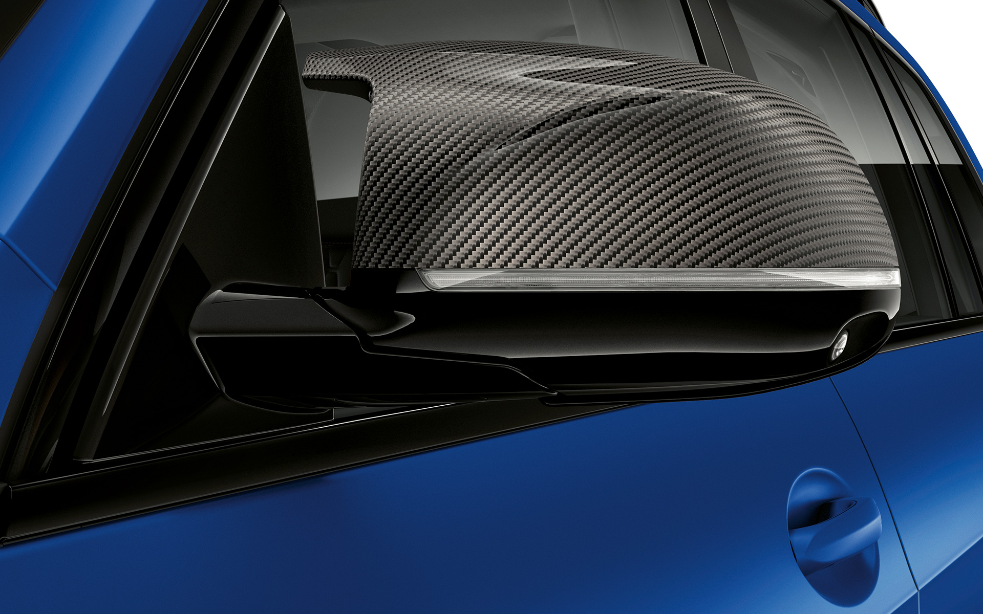 BMW X7 M60i G07 LCI, M Carboni küljepeeglikatted, lähivõte