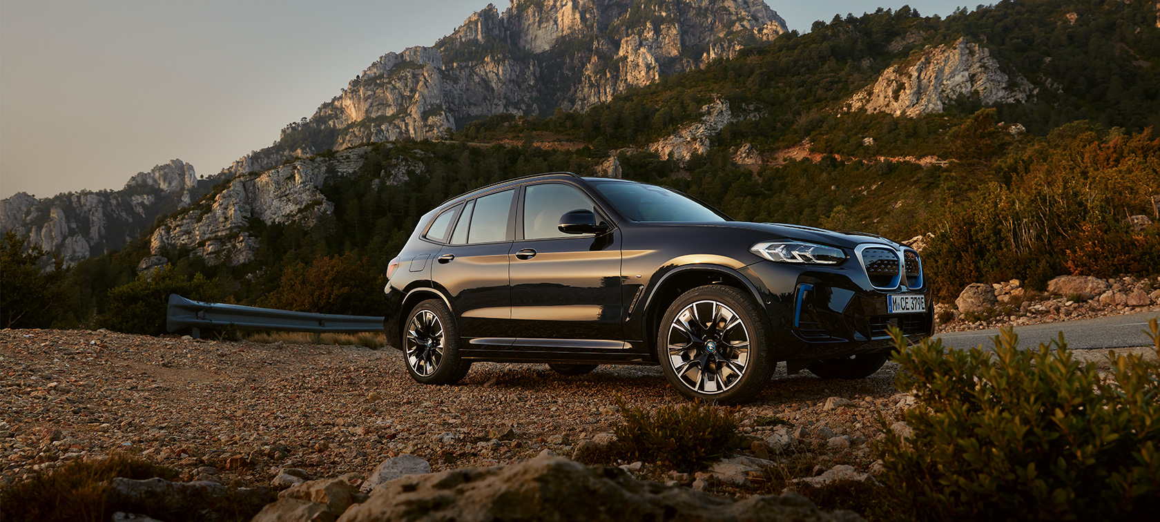 BMW iX3 G08 2021, M Carbon Black, k&uuml;lgvaade