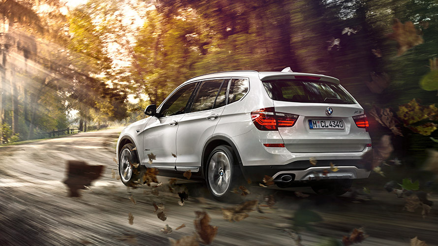 BMW X3 F25 teine põlvkond, kolm neljandikku tagantvaade tänaval BMW X-seeria BMW X3 F25 teine põlvkond, kolm neljandikku tagantvaade tänaval