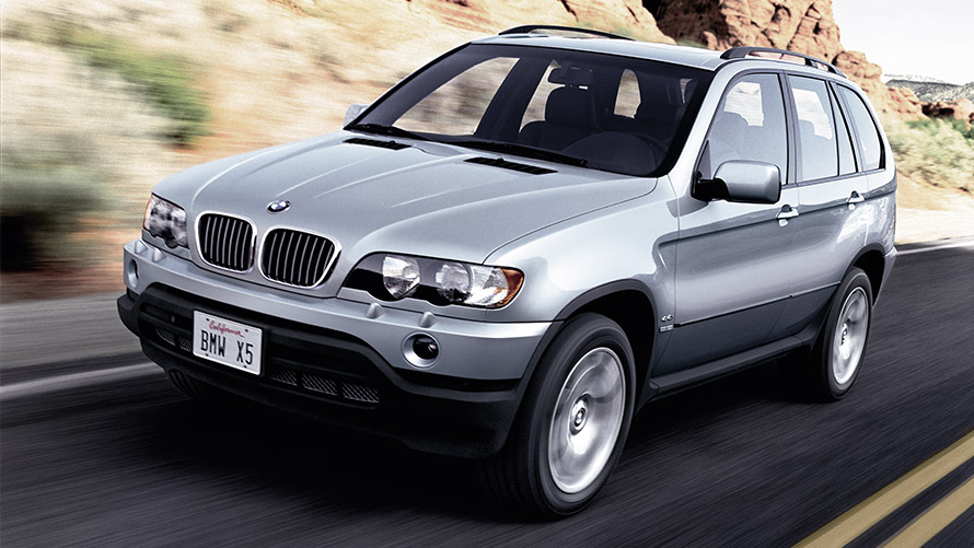 BMW X5 E53 esimene põlvkond, kolm neljandikku eestvaade, sõitmas tänaval BMW X-seeria BMW X5 E53 esimene põlvkond, kolm neljandikku eestvaade, sõitmas tänaval
