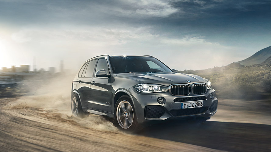 BMW X5 F15 kolmas põlvkond, kolm neljandikku eestvaade sõitmise ajal BMW X-seeria BMW X5 F15 kolmas põlvkond, kolm neljandikku eestvaade sõitmise ajal