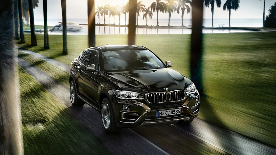 BMW X6 F16 teine põlvkond, kolm neljandikku eestvaade sõitmise ajal BMW X-seeria BMW X6 F16 teine põlvkond, kolm neljandikku eestvaade sõitmise ajal