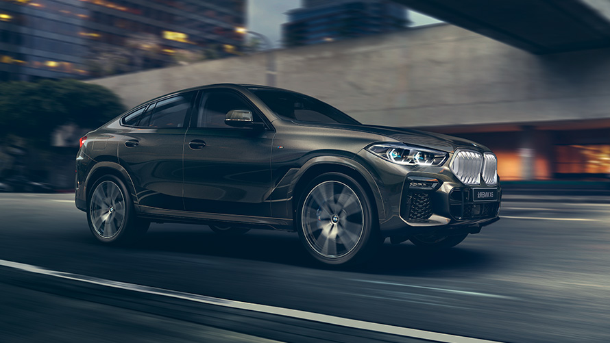 BMW X6 G06 kolmas põlvkond, kolm neljandikku külgvaade, seismas BMW X-seeria BMW X6 G06 kolmas põlvkond, kolm neljandikku külgvaade, seismas