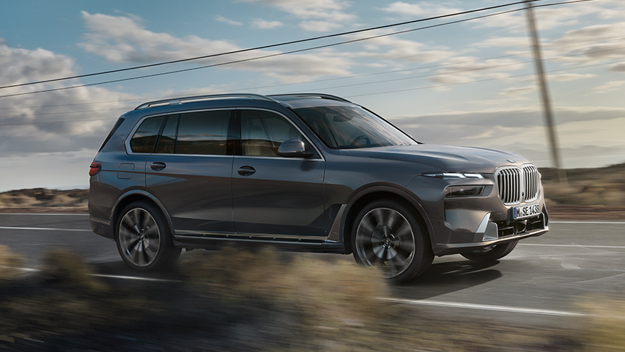 BMW X7 G07 esimene põlvkond, kolm neljandikku eestvaade, seismas BMW X-seeria BMW X7 G07 esimene põlvkond, kolm neljandikku eestvaade, seismas