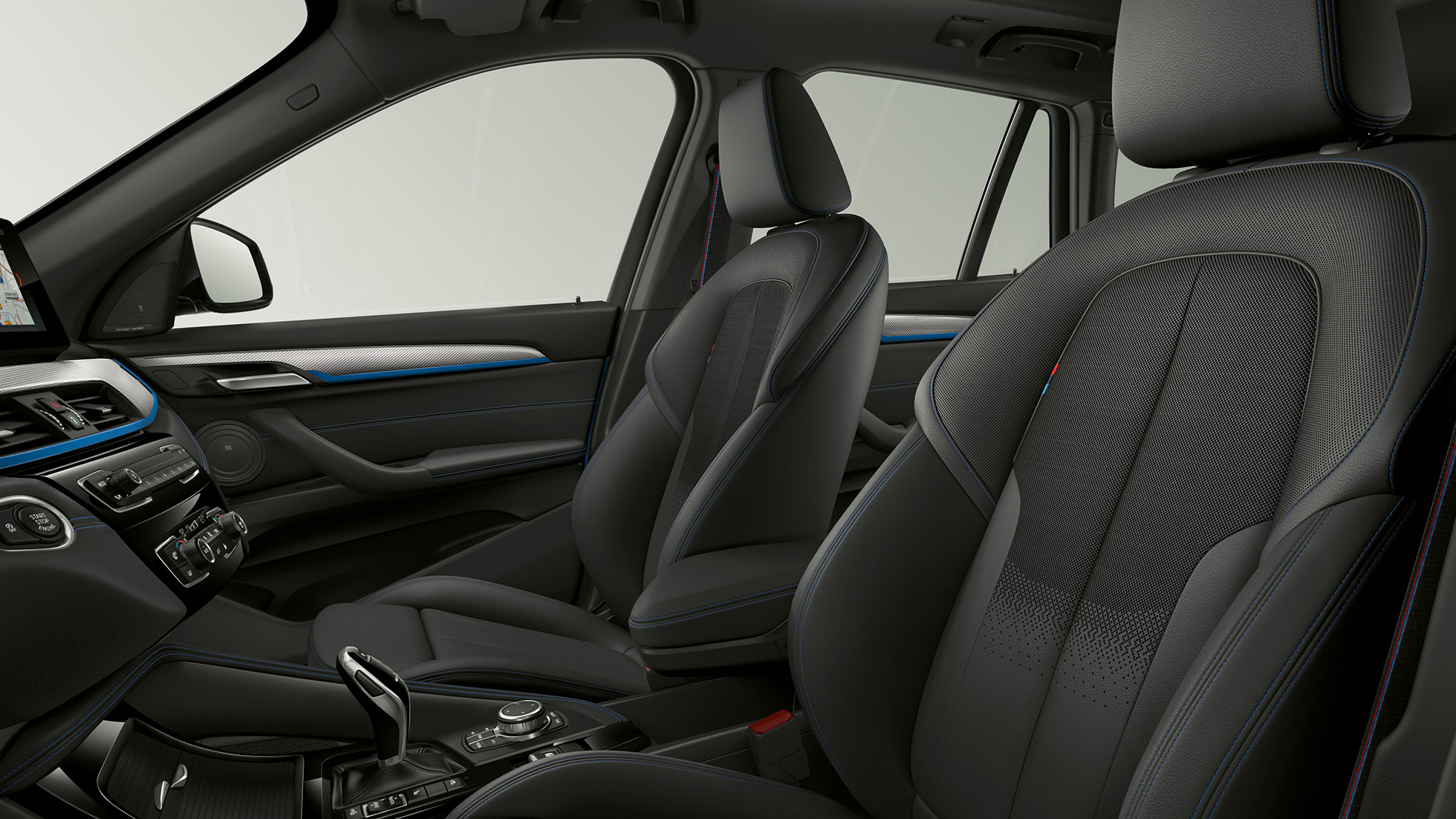 BMW X1, mudeli M Sport istmekatted BMW X1, mudeli M Sport salong fookusega istmekatetele