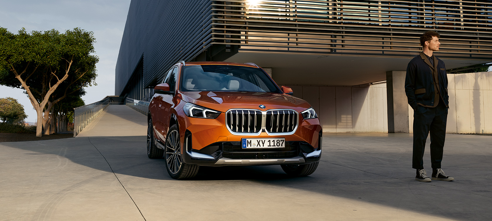 BMW X1 xDrive23i U11 xLine sisepõlemismootoriga, Utah Orange metallik, välisilme olulisemad omadused Välisilme olulisemad omadused, BMW X1 xDrive23i U11 sisepõlemismootoriga xLine, Utah Orange metallik, 20-tollised BMW Individuali kergmetallveljed Multi-spoke 869 I