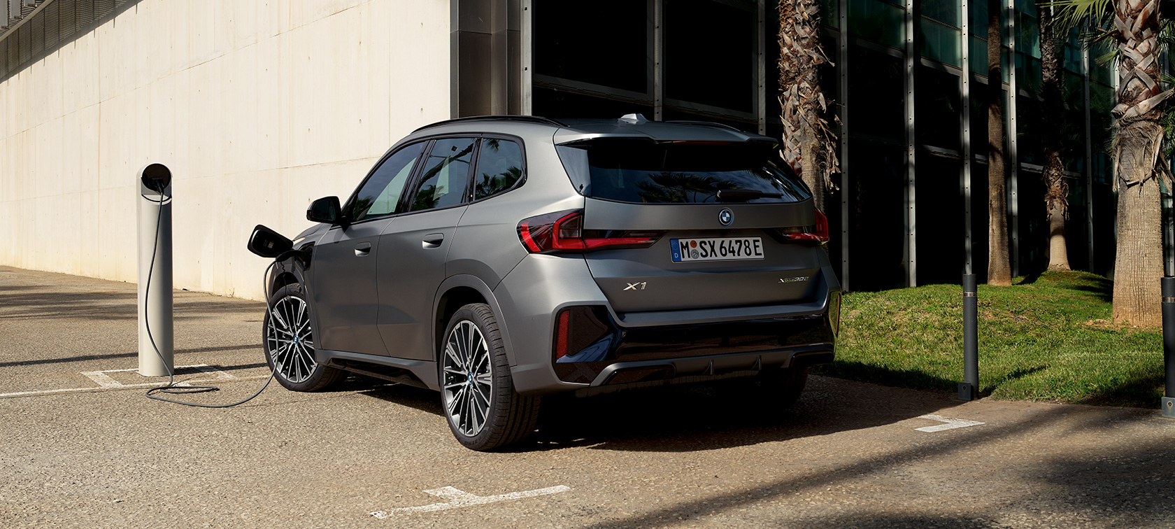 BMW X1 U11 pistikhübriid, Frozen Pure Grey metallik, laadimine BMW X1 U11 pistikhübriid, Frozen Pure Grey metallik, laadimine, olulisemad omadused
