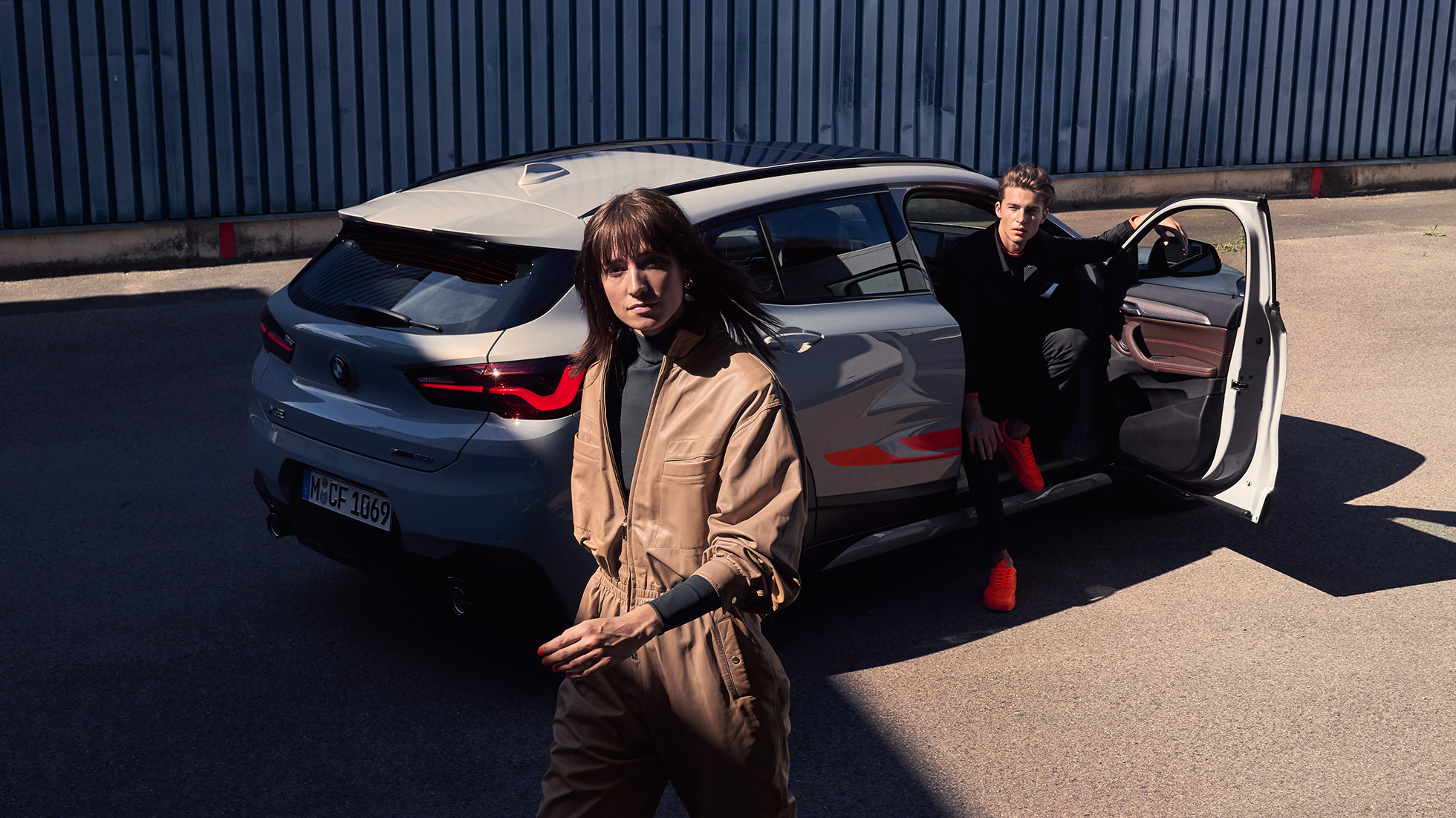 BMW X2 F39, tagantvaade BMW X2 2018 F39, Galvanic Gold metallik, tagantvaade