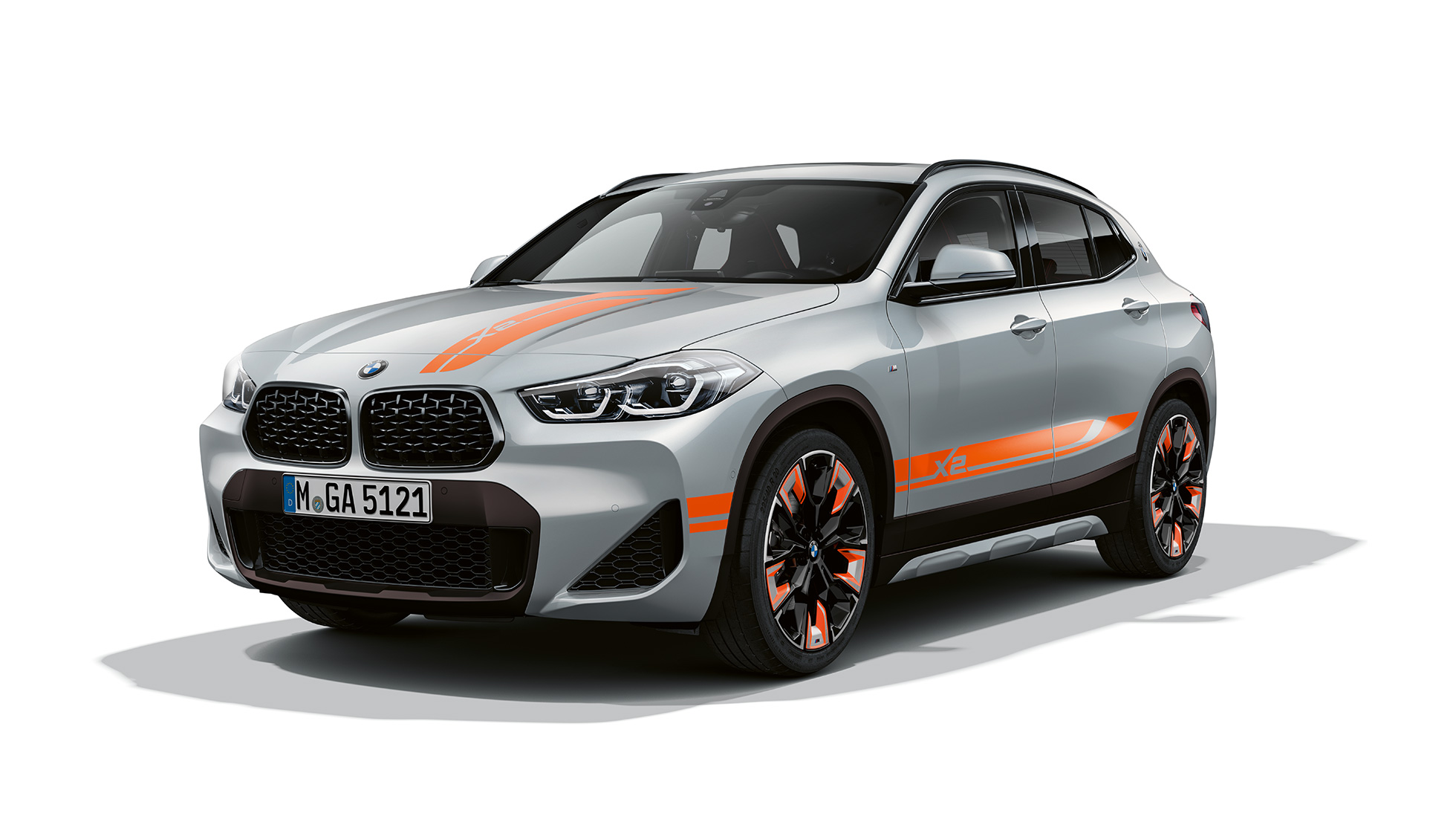 BMW X2 Edition M Mesh, kolm neljandikku eestvaade BMW X2 Edition M Mesh 2020 F39 Brooklyn Grey 3/4 eestvaade