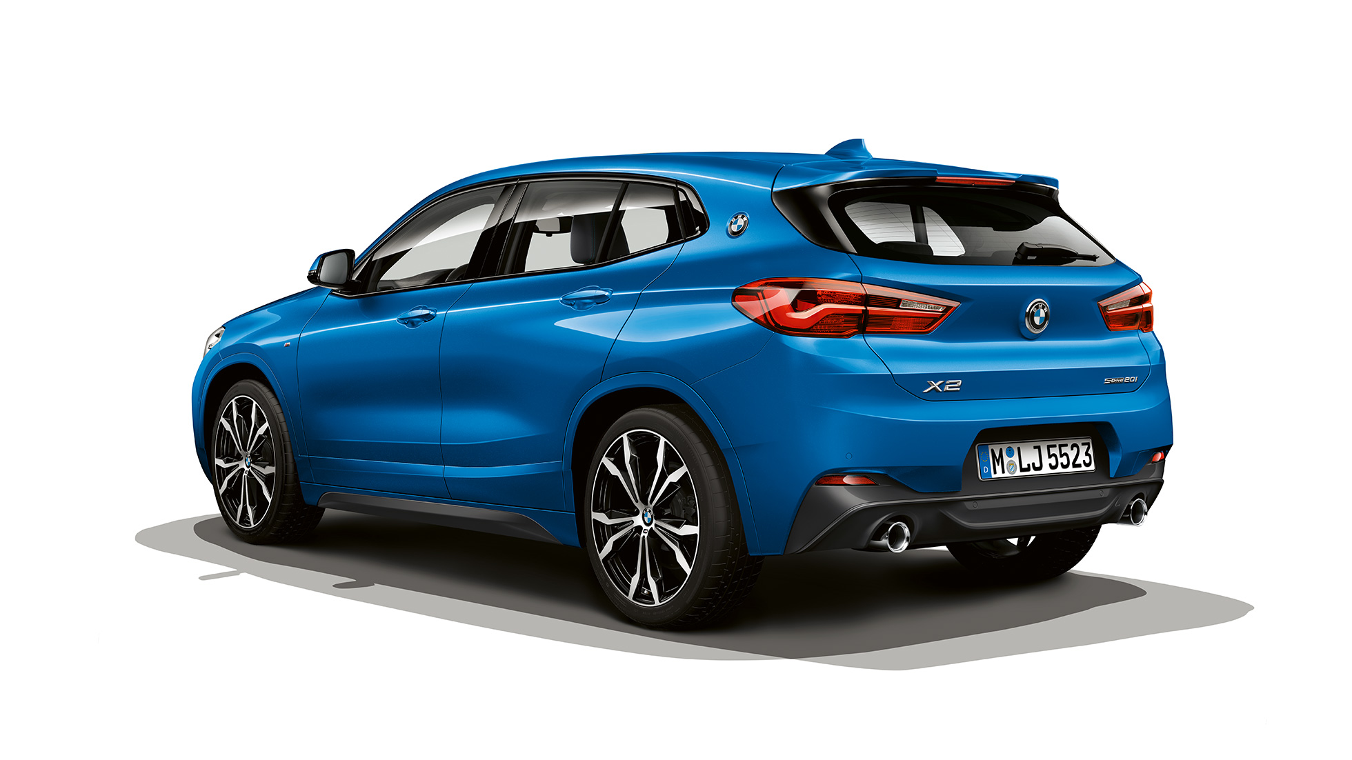 BMW X2 sDrive20i M Sport, kolm neljandikku külgvaade BMW X2 sDrive20i M Sport 2018 F39 Misano Blue metallik, kolm neljandikku külgvaade